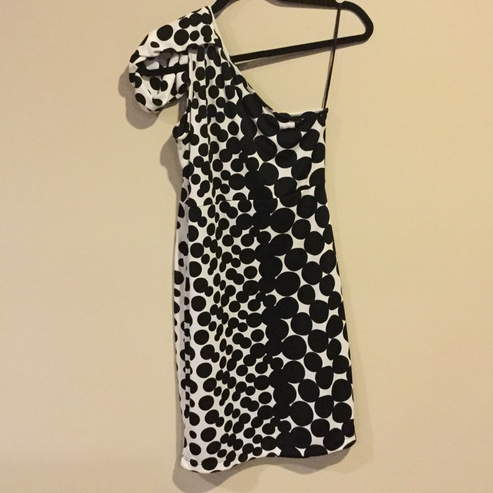 One Shoulder The Limited Black & White Dress - Picture 4 of 5